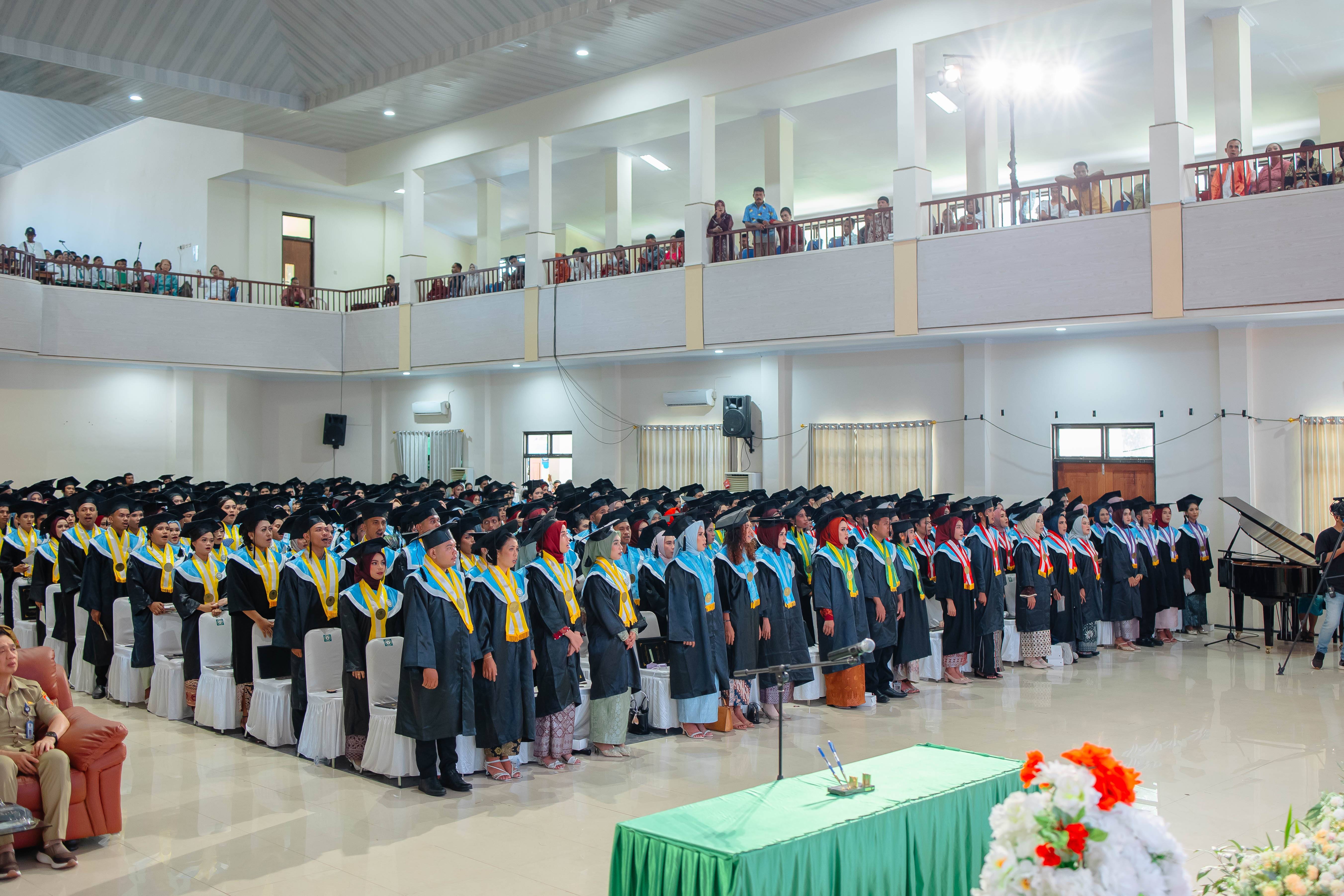Wisuda dan Angkat Sumpah Poltekkes Maluku di Ambon