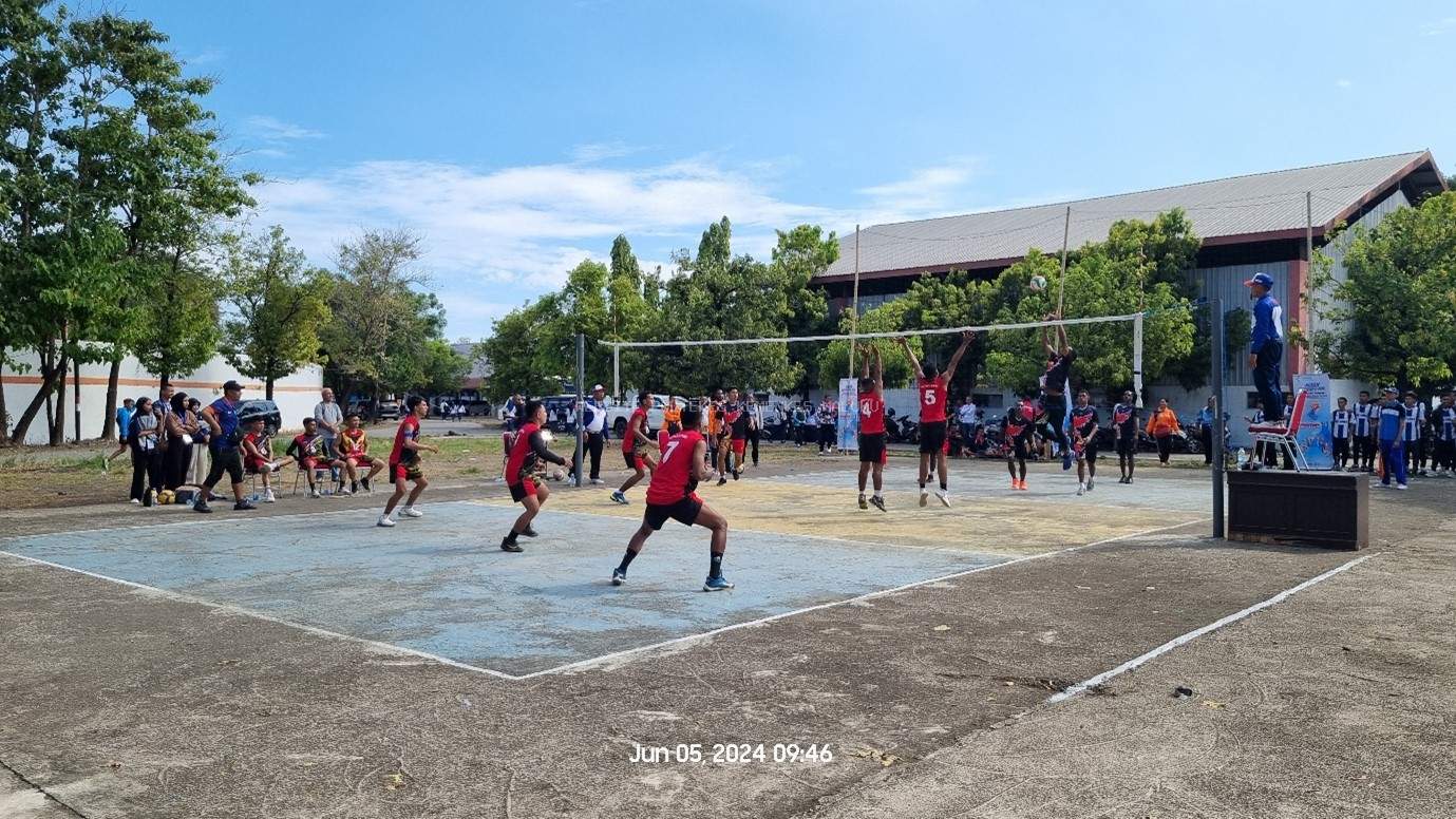 Hari Ketiga Poltekkes Maluku menyisakan Voly Ball Putra