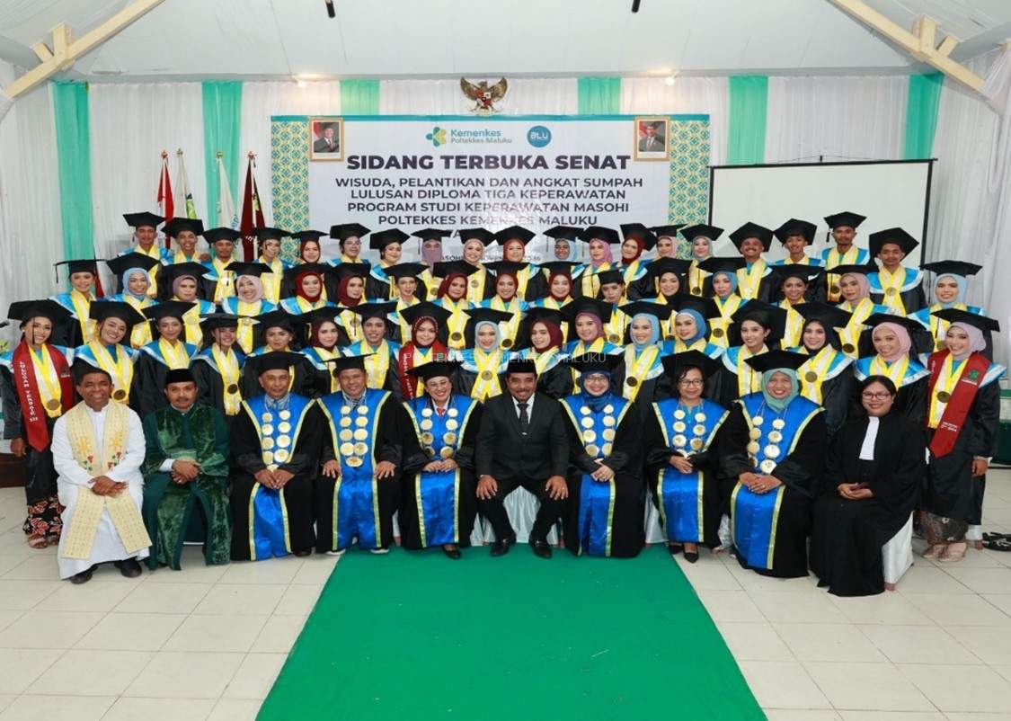 52 LULUSAN PRODI KEPERAWATAN MASOHI DIWISUDA DAN ANGKAT SUMPAH SEBAGAI TENAGA KESEHATAN