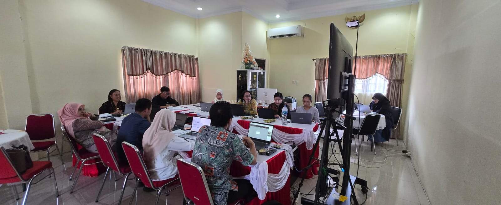 DESK KEY PERFORMANCE INDICATOR  PPK BLU  POLTEKKES KEMENKES MALUKU DILAKUKAN SECARA DARING 