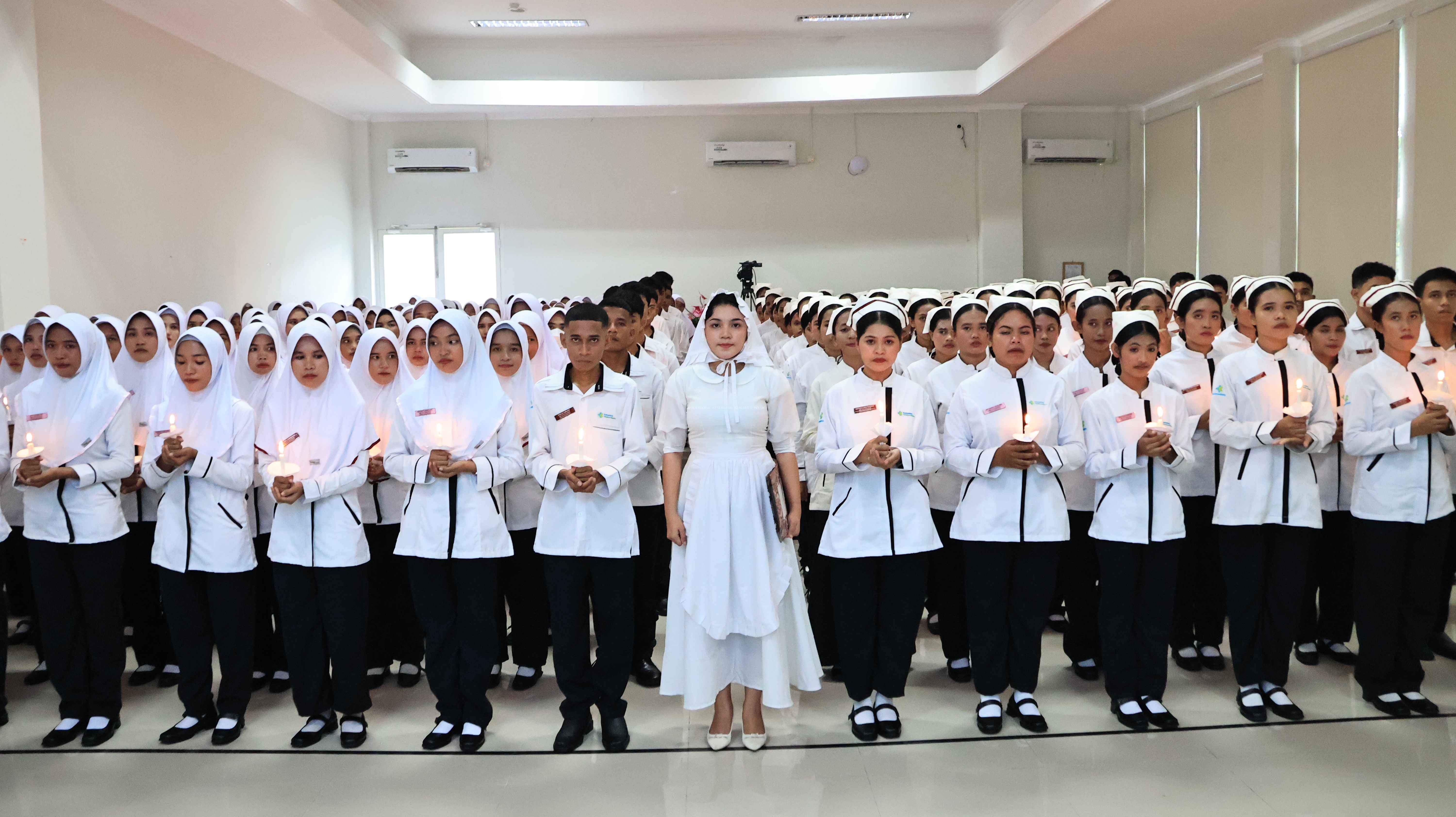 Poltekkes Kemenkes Maluku Kukuhkan 457 Mahasiswa Keperawatan dan Kebidanan melalui Prosesi Capping DayPoltekkes Kemenkes Maluku Kukuhkan 457 Mahasiswa Keperawatan dan Kebidanan melalui Prosesi Capping